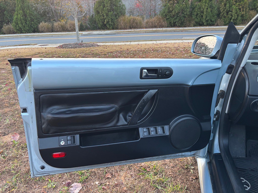 2009 Volkswagen Beetle Image 12