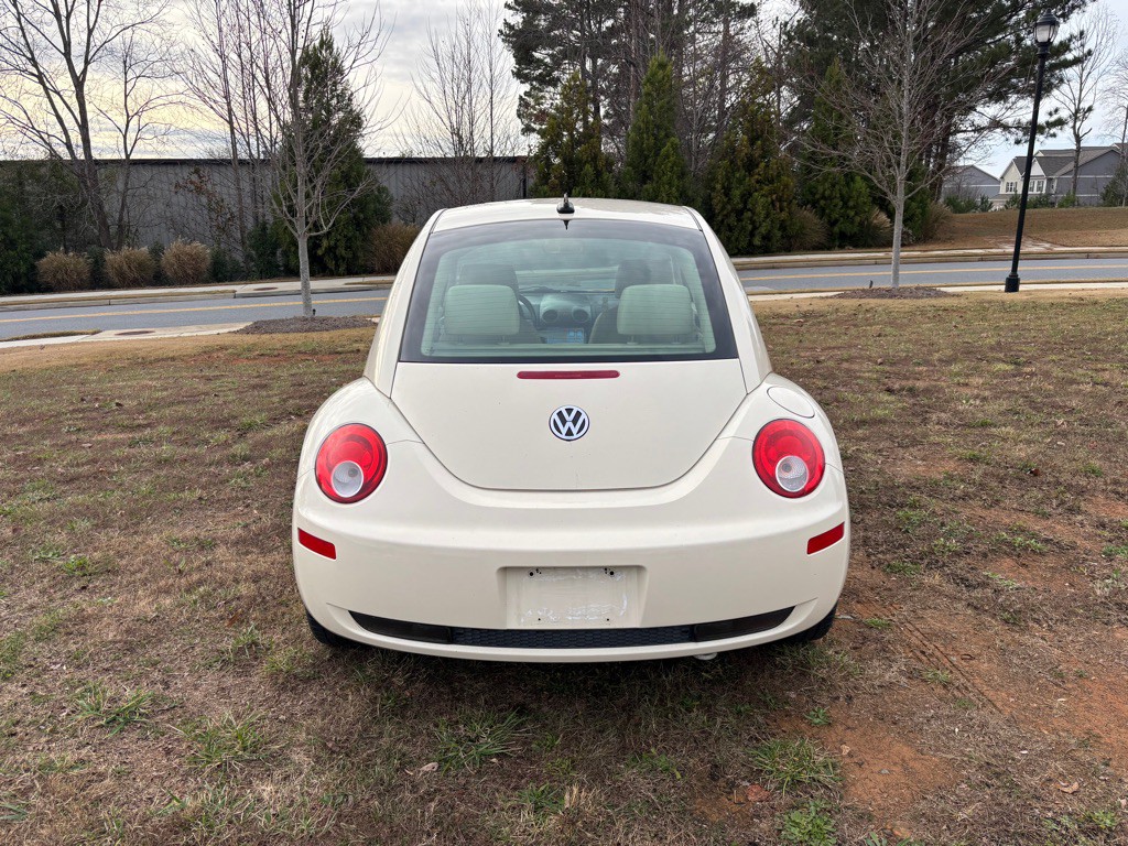 2010 Volkswagen Beetle Image 6