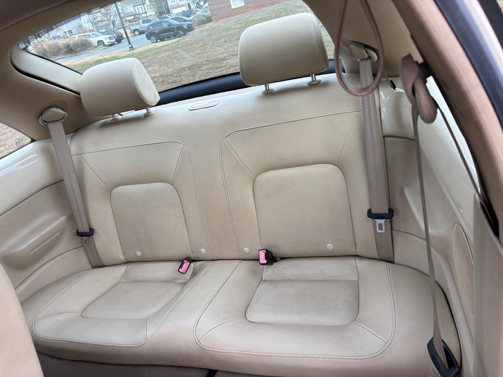 2010 Volkswagen Beetle Image 10