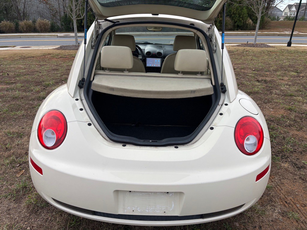 2010 Volkswagen Beetle Image 14