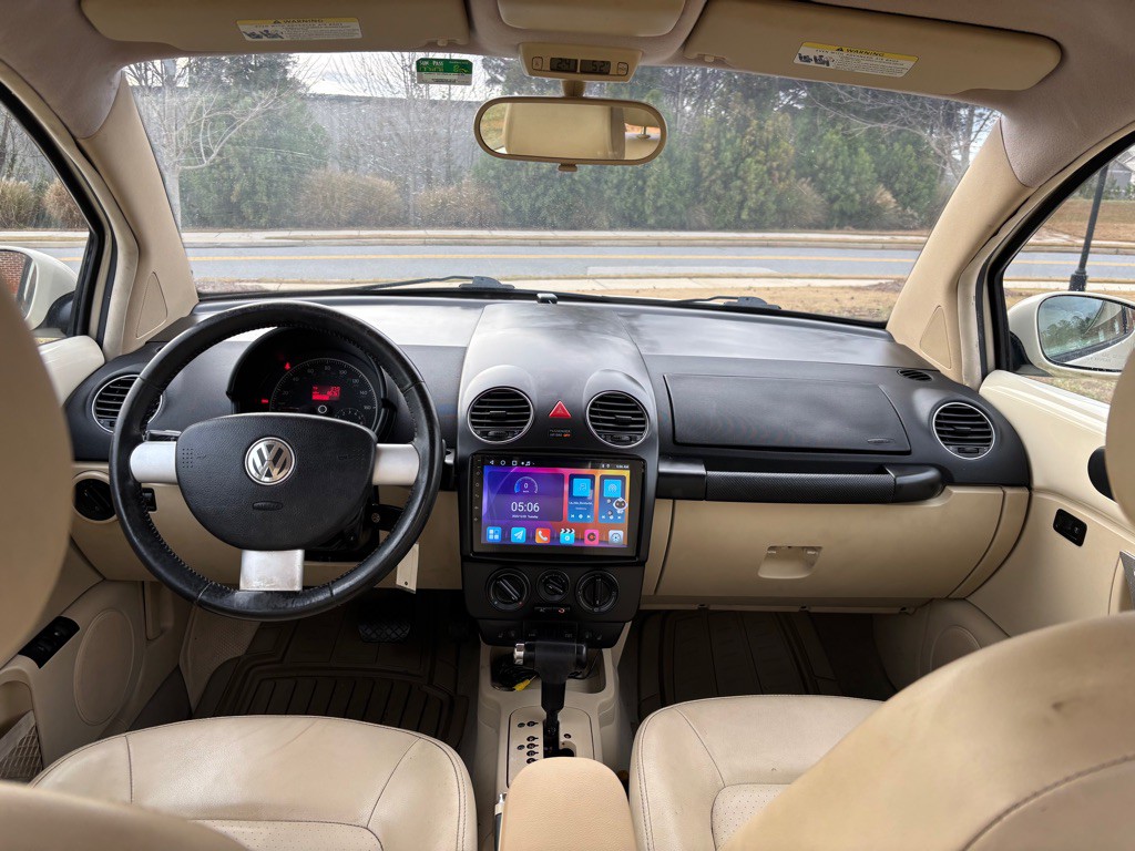 2010 Volkswagen Beetle Image 15