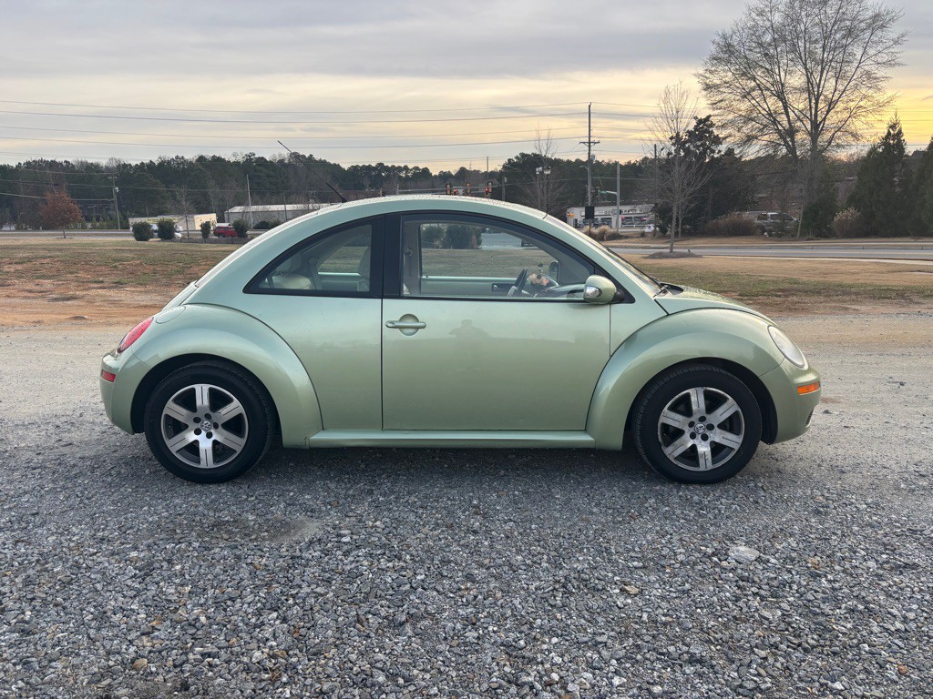 2006 Volkswagen Beetle Image 5