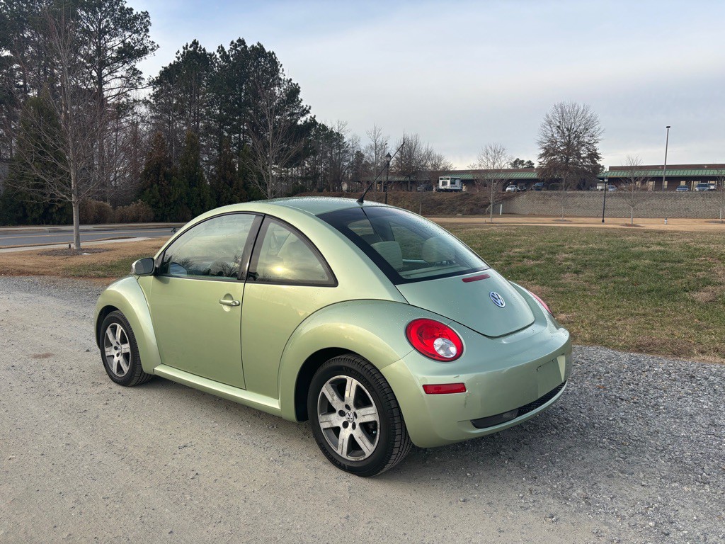 2006 Volkswagen Beetle Image 8