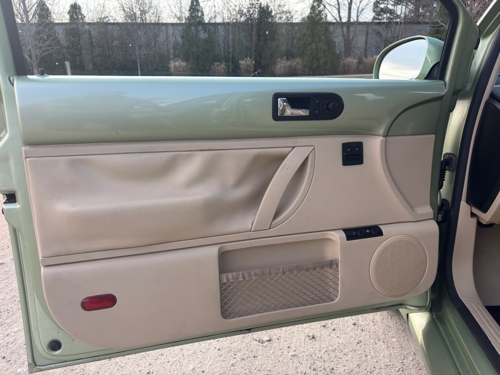 2006 Volkswagen Beetle Image 10