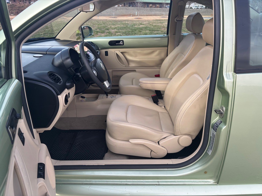 2006 Volkswagen Beetle Image 11