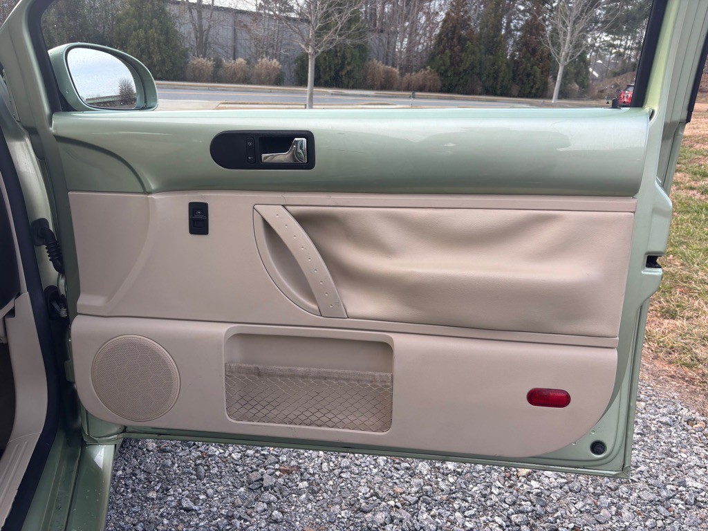 2006 Volkswagen Beetle Image 13