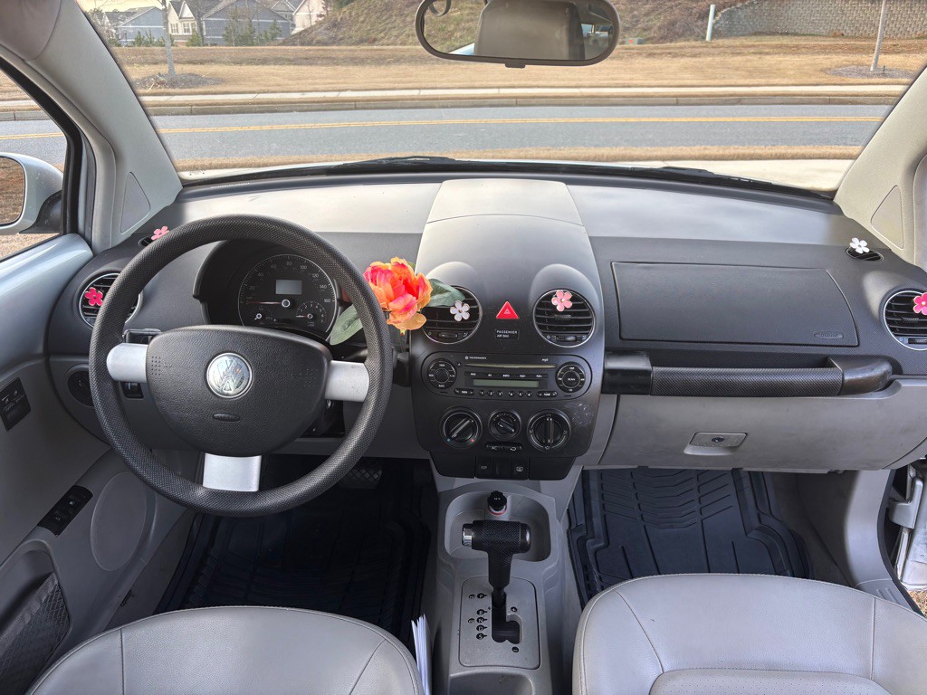 2007 Volkswagen Beetle Image 4