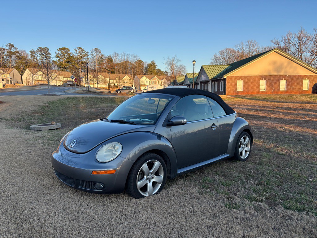 2006 Volkswagen Beetle Image 2