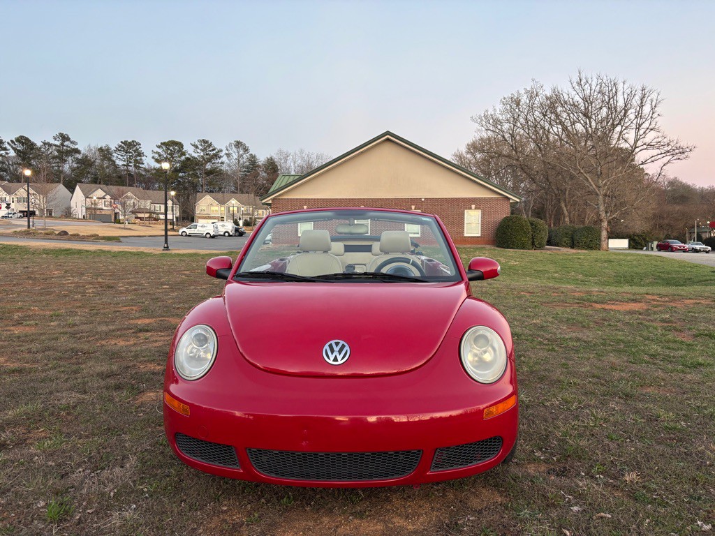 2008 Volkswagen Beetle Image 2