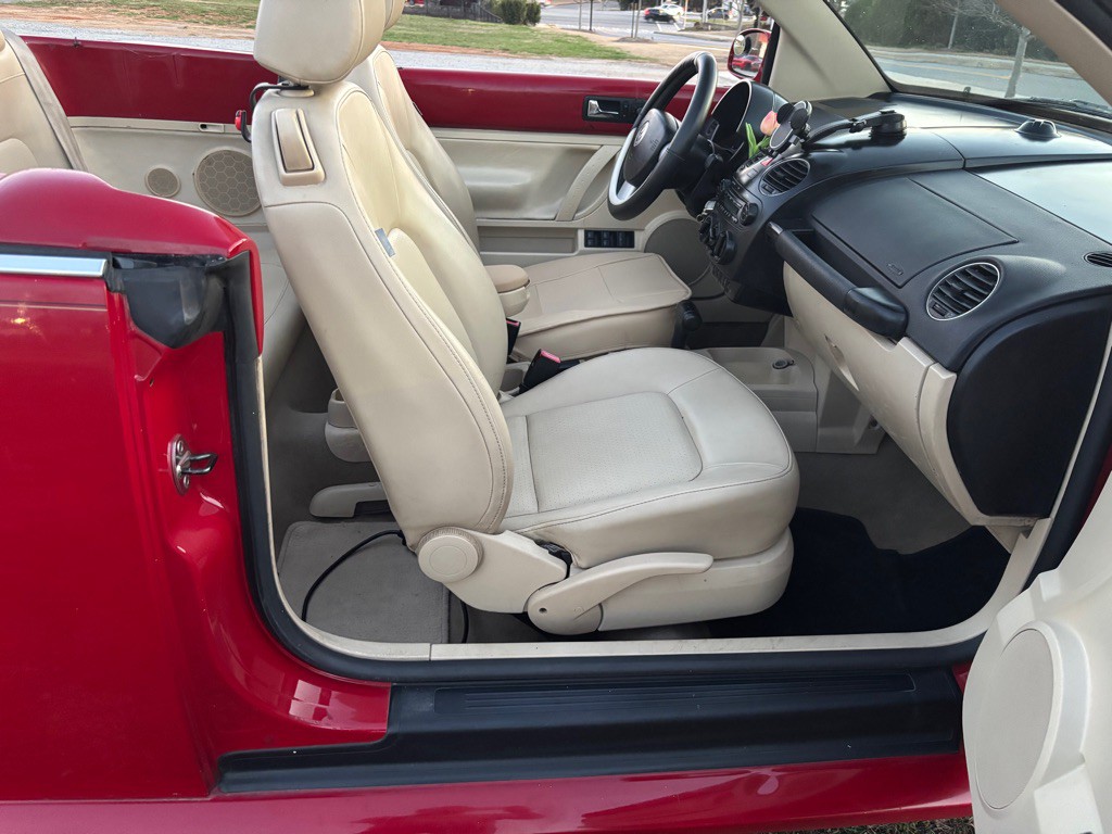 2008 Volkswagen Beetle Image 12