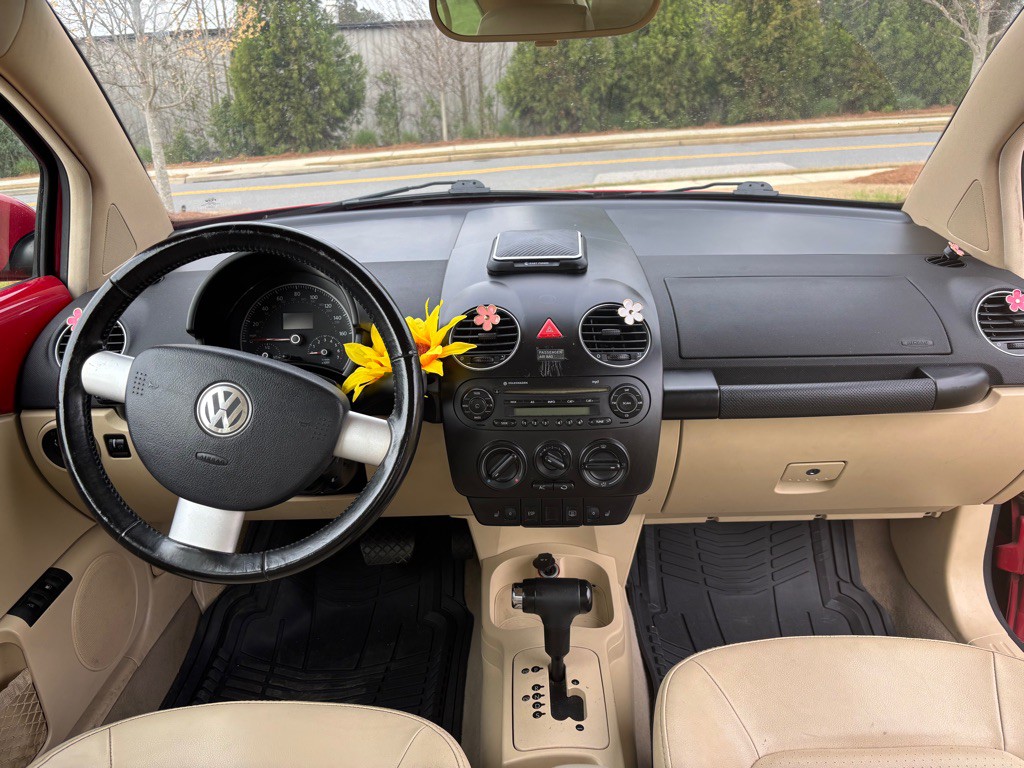 2009 Volkswagen Beetle Image 4