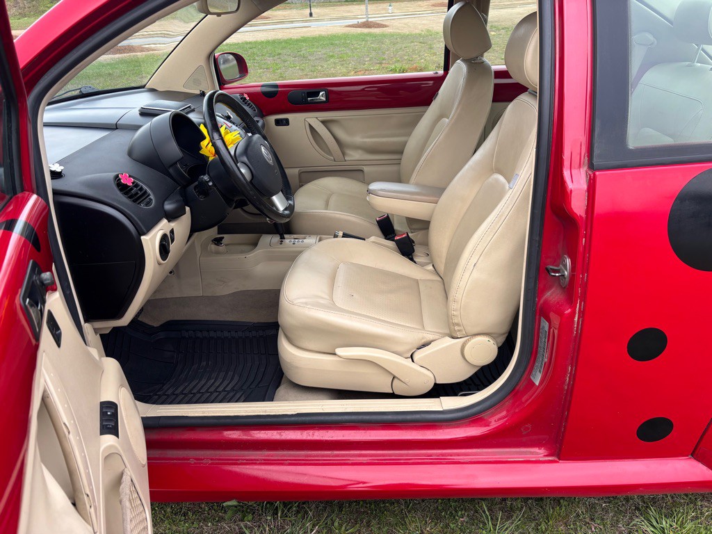 2009 Volkswagen Beetle Image 8