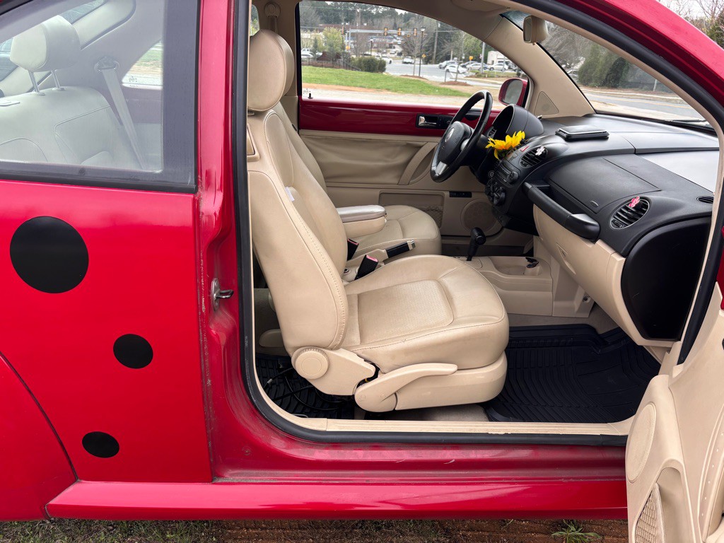 2009 Volkswagen Beetle Image 12