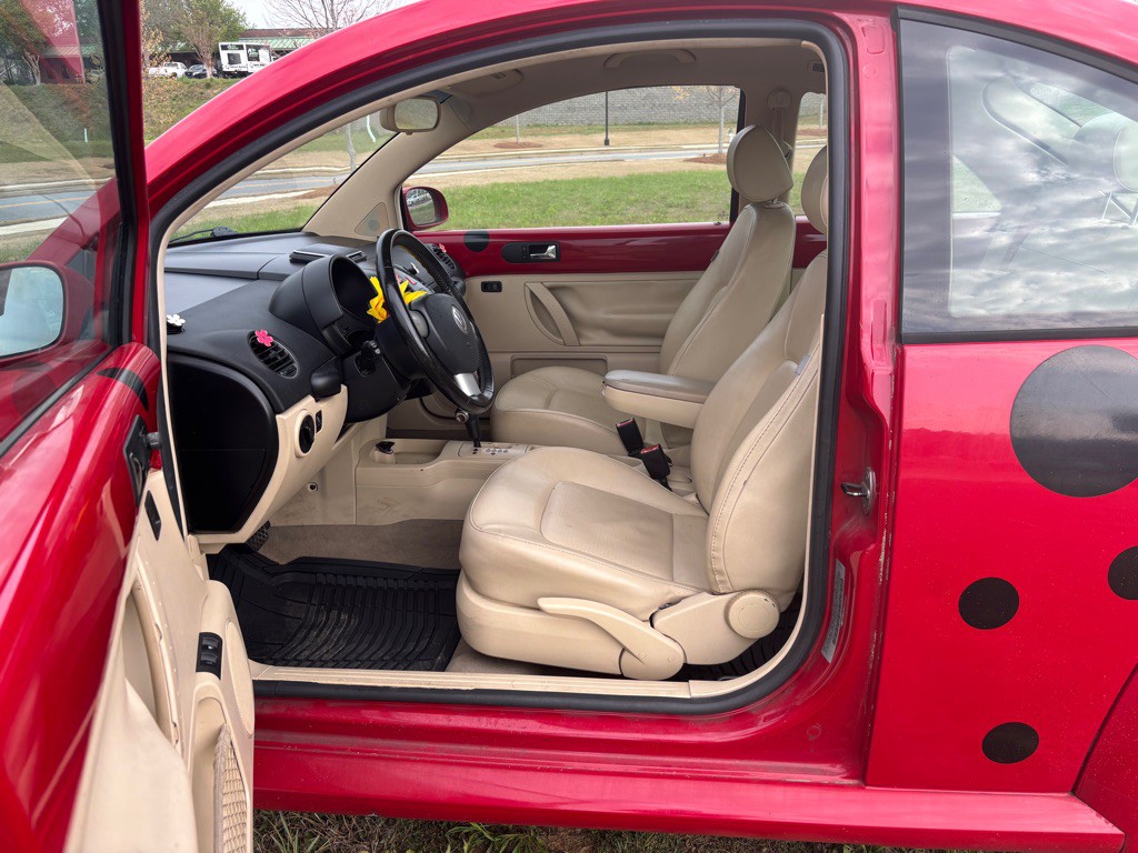 2009 Volkswagen Beetle Image 16