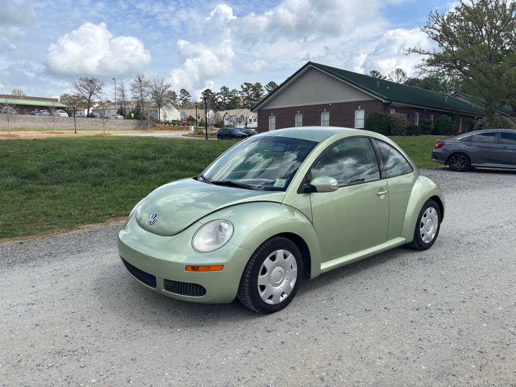 2010 Volkswagen Beetle Image 1