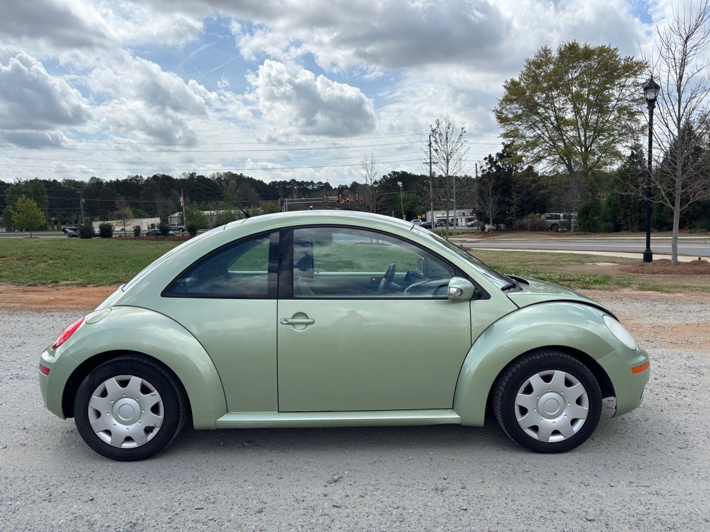 2010 Volkswagen Beetle Image 5