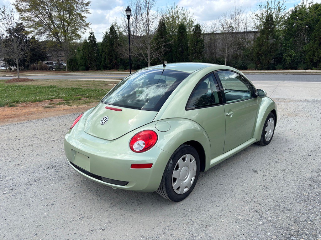 2010 Volkswagen Beetle Image 6
