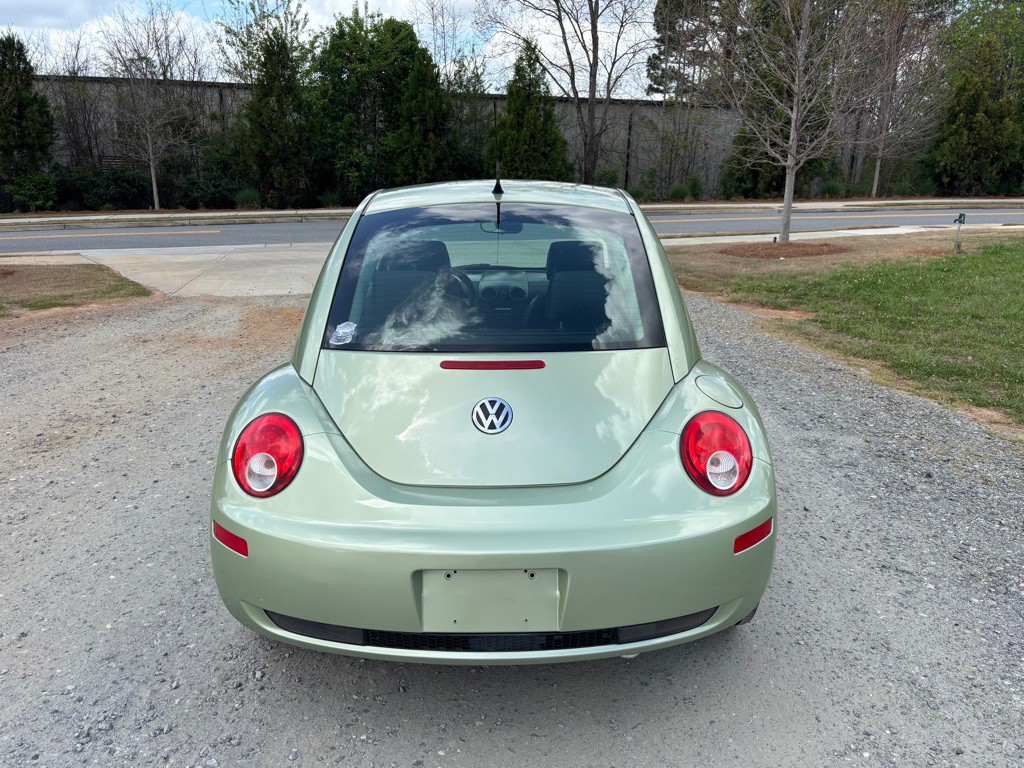 2010 Volkswagen Beetle Image 7