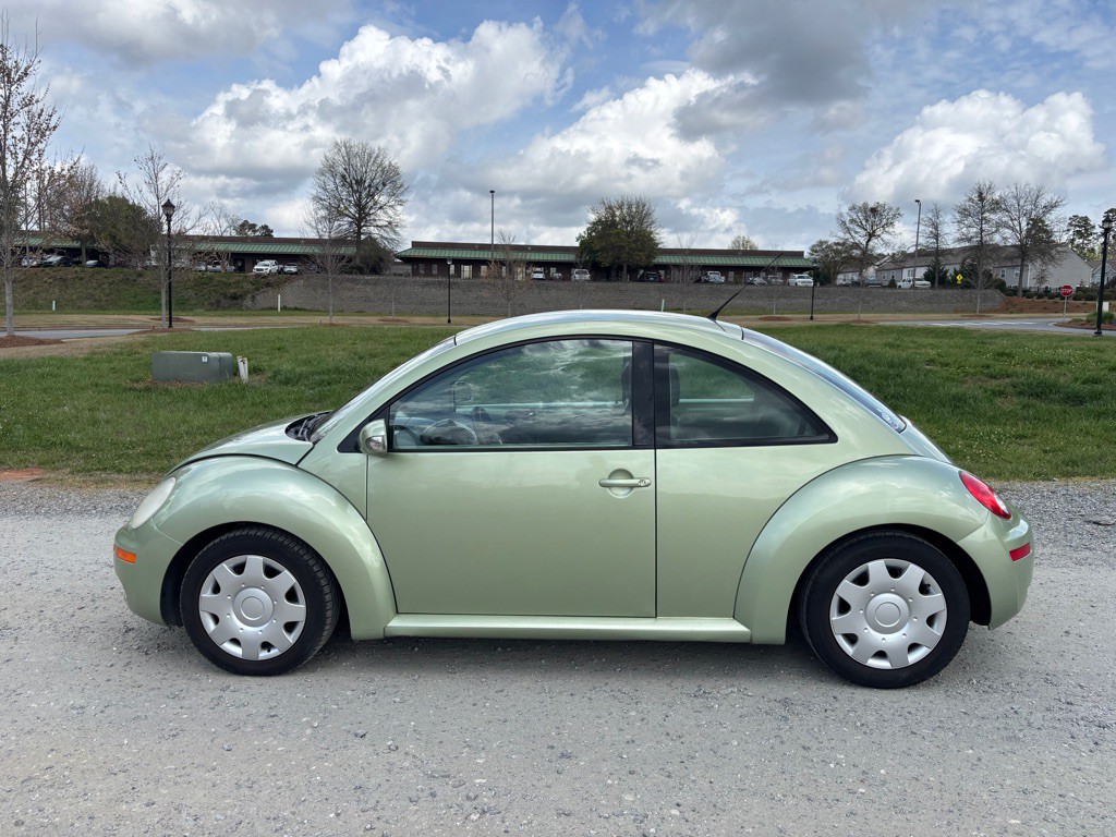 2010 Volkswagen Beetle Image 9