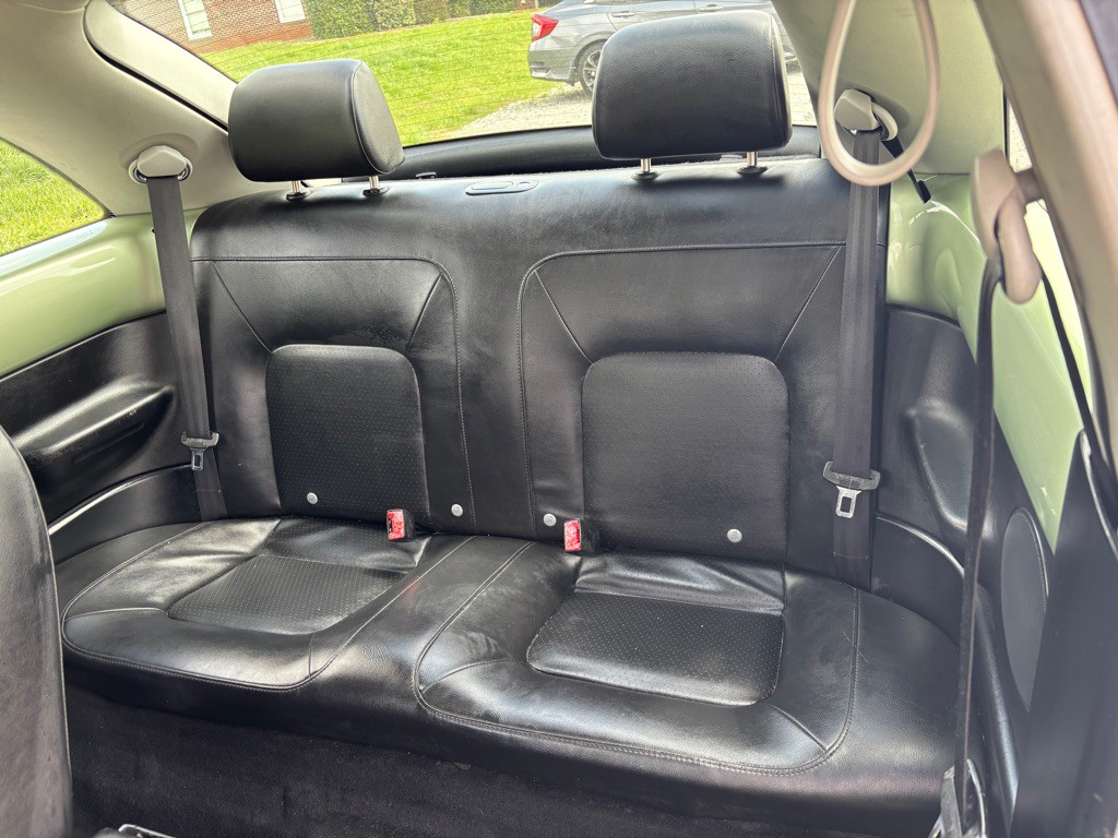 2010 Volkswagen Beetle Image 13