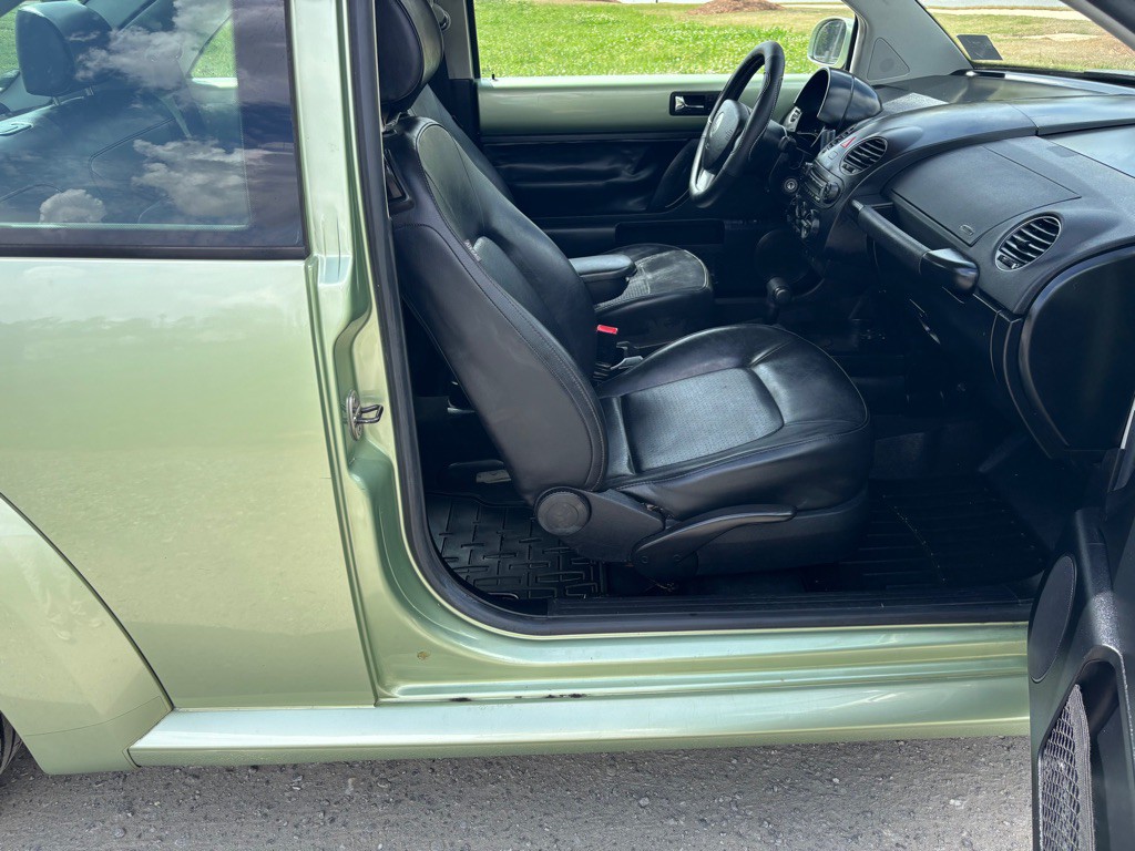 2010 Volkswagen Beetle Image 15