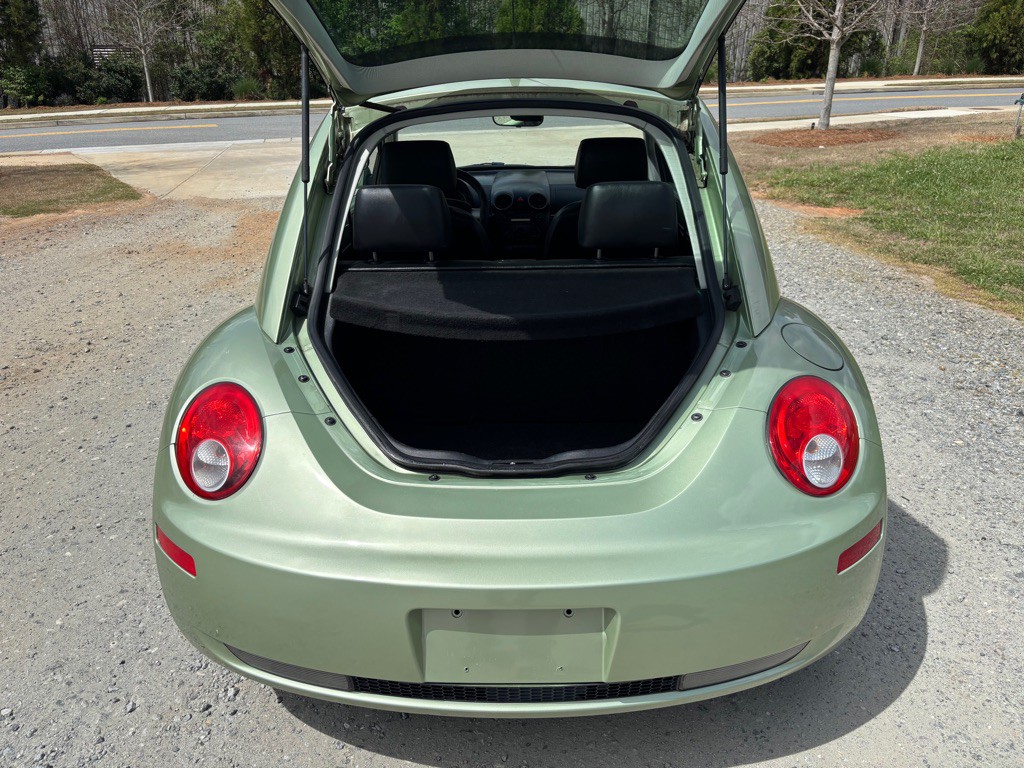 2010 Volkswagen Beetle Image 16