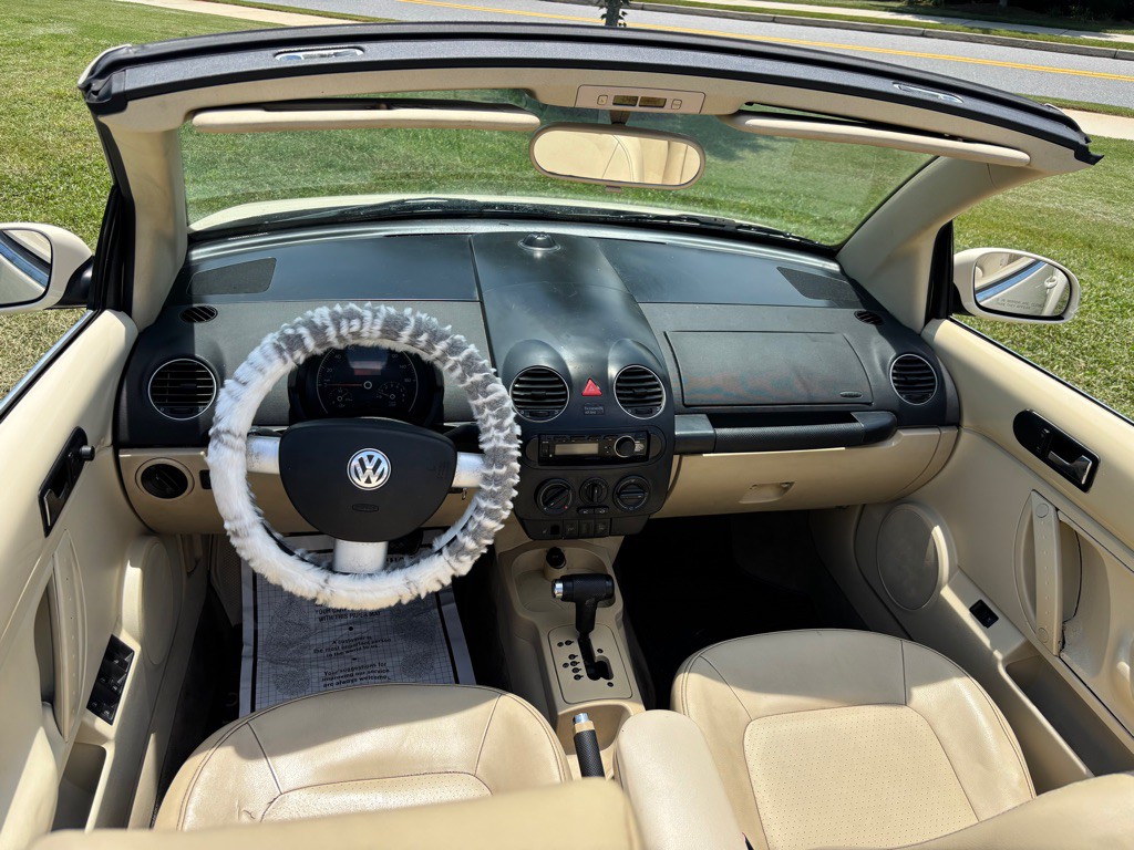 2008 Volkswagen Beetle Image 4