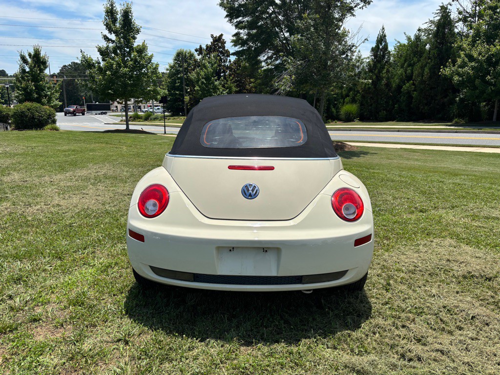 2008 Volkswagen Beetle Image 9