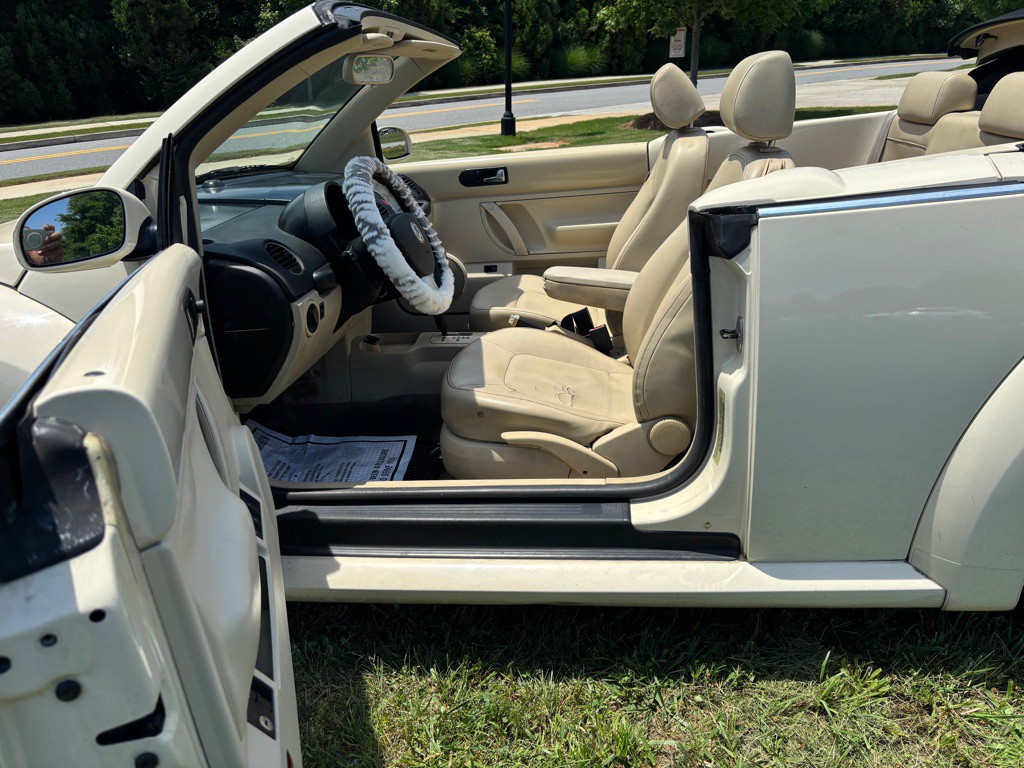 2008 Volkswagen Beetle Image 16