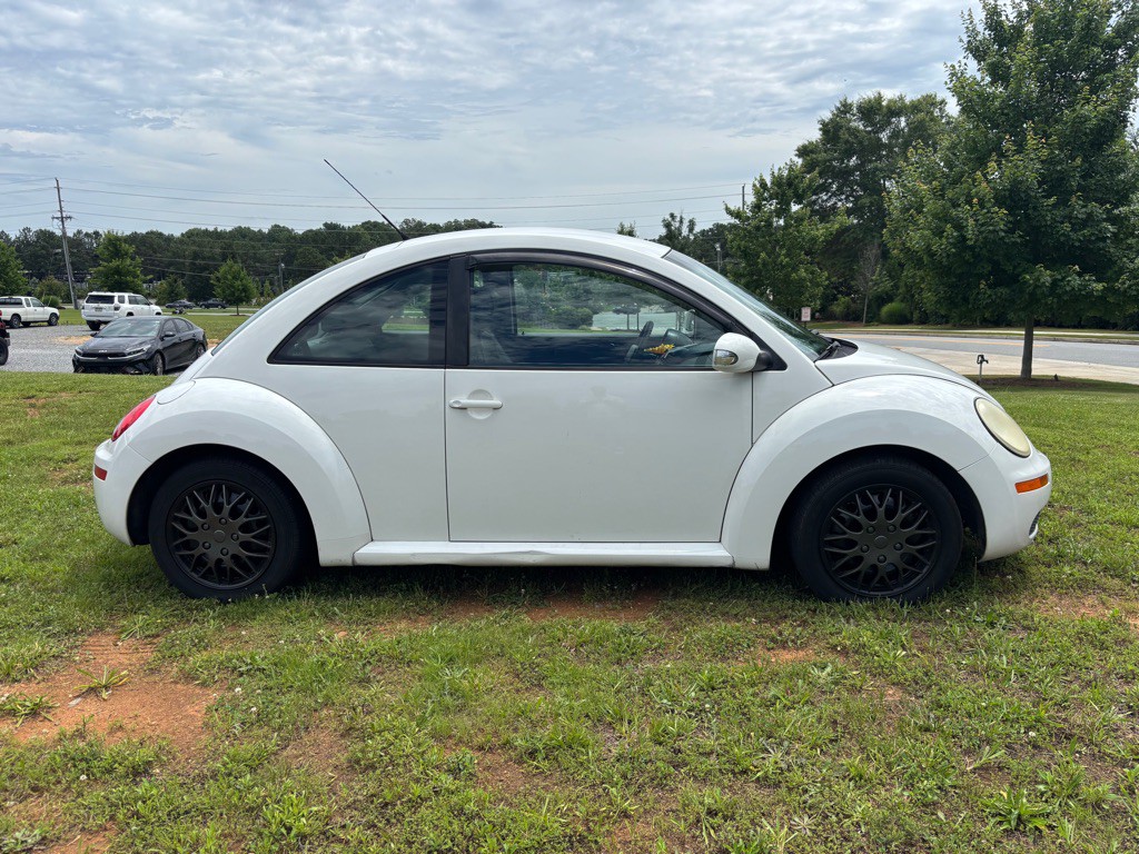2010 Volkswagen Beetle Image 5