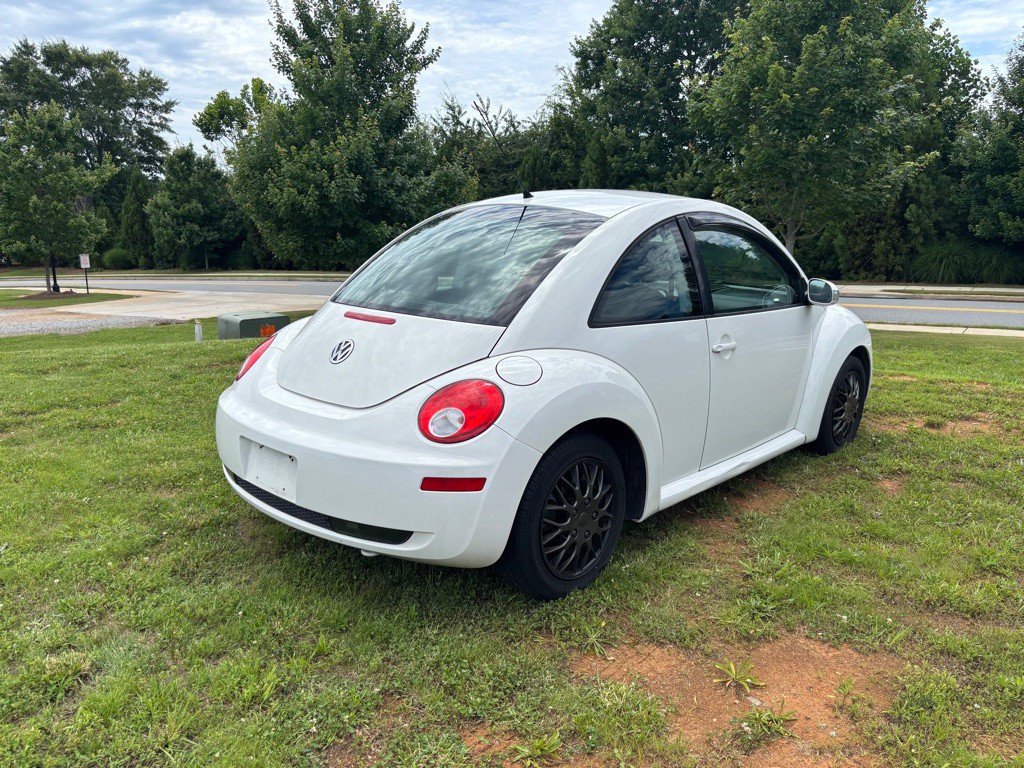 2010 Volkswagen Beetle Image 6