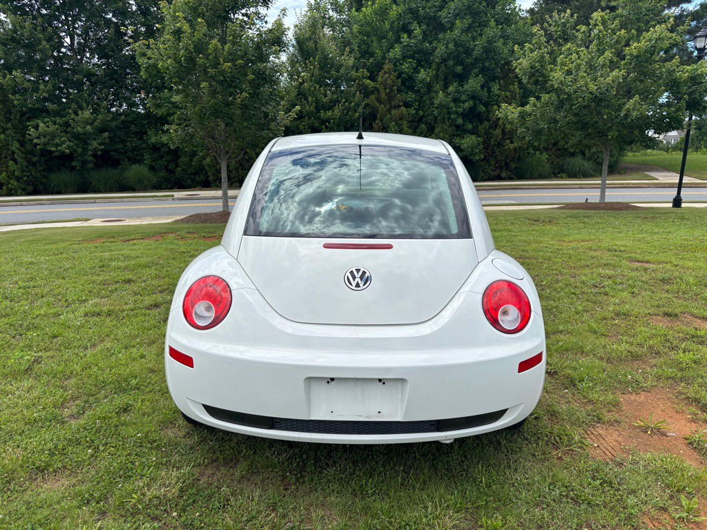 2010 Volkswagen Beetle Image 7
