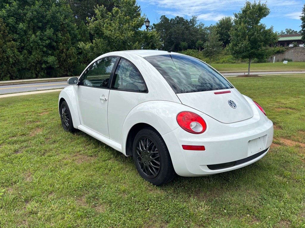 2010 Volkswagen Beetle Image 8