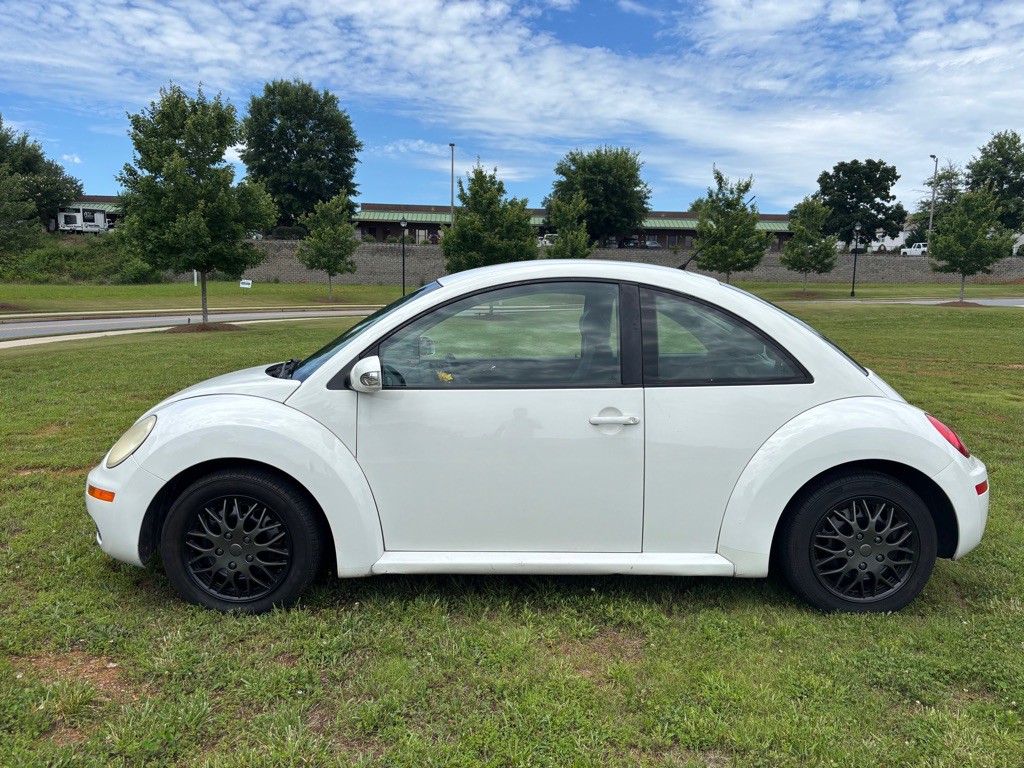 2010 Volkswagen Beetle Image 9
