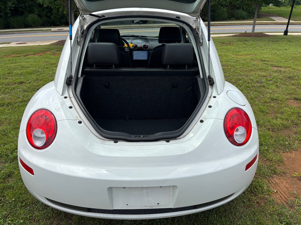 2010 Volkswagen Beetle Image 13