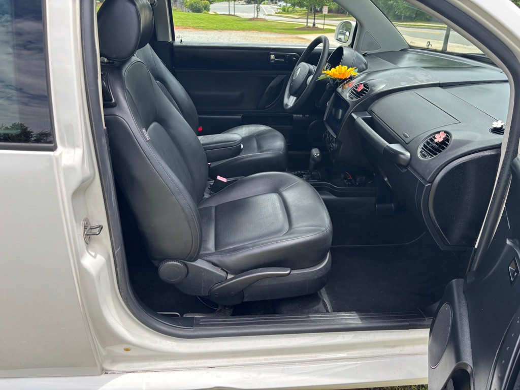 2010 Volkswagen Beetle Image 15