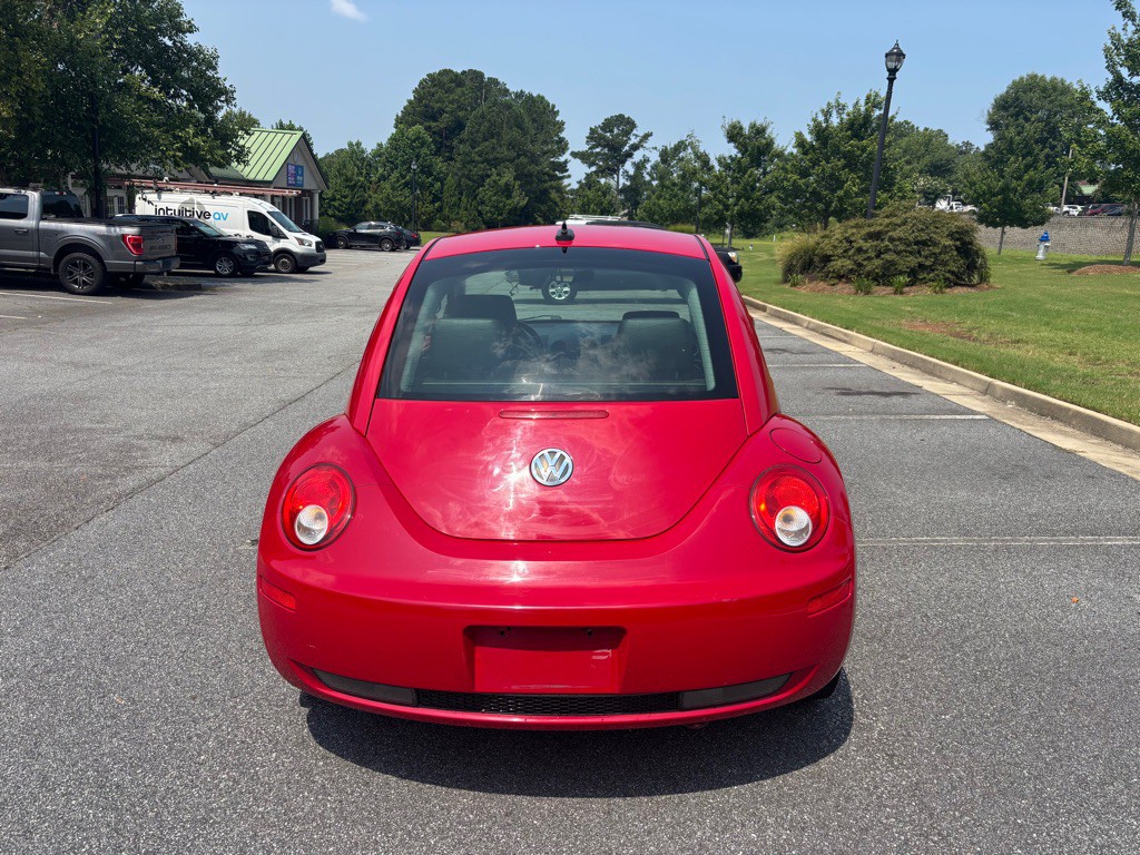 2010 Volkswagen Beetle Image 7