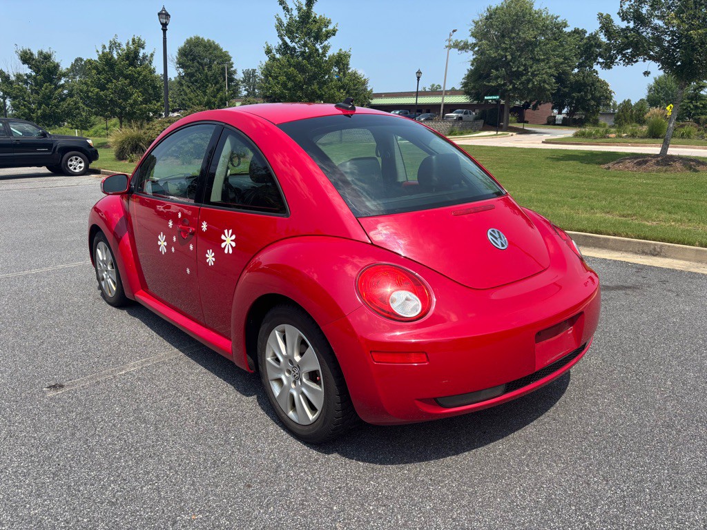 2010 Volkswagen Beetle Image 8