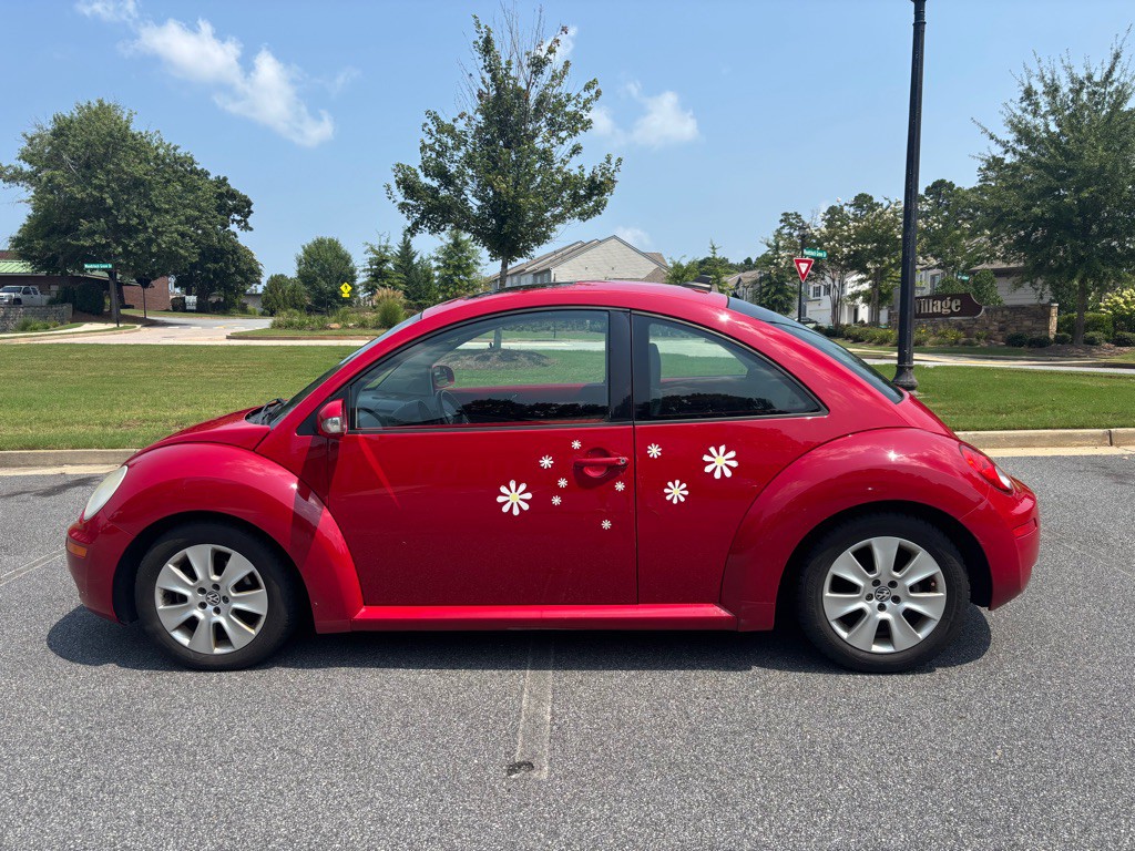 2010 Volkswagen Beetle Image 9