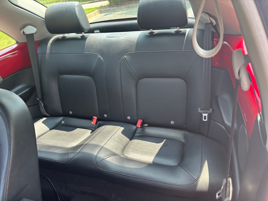 2010 Volkswagen Beetle Image 12