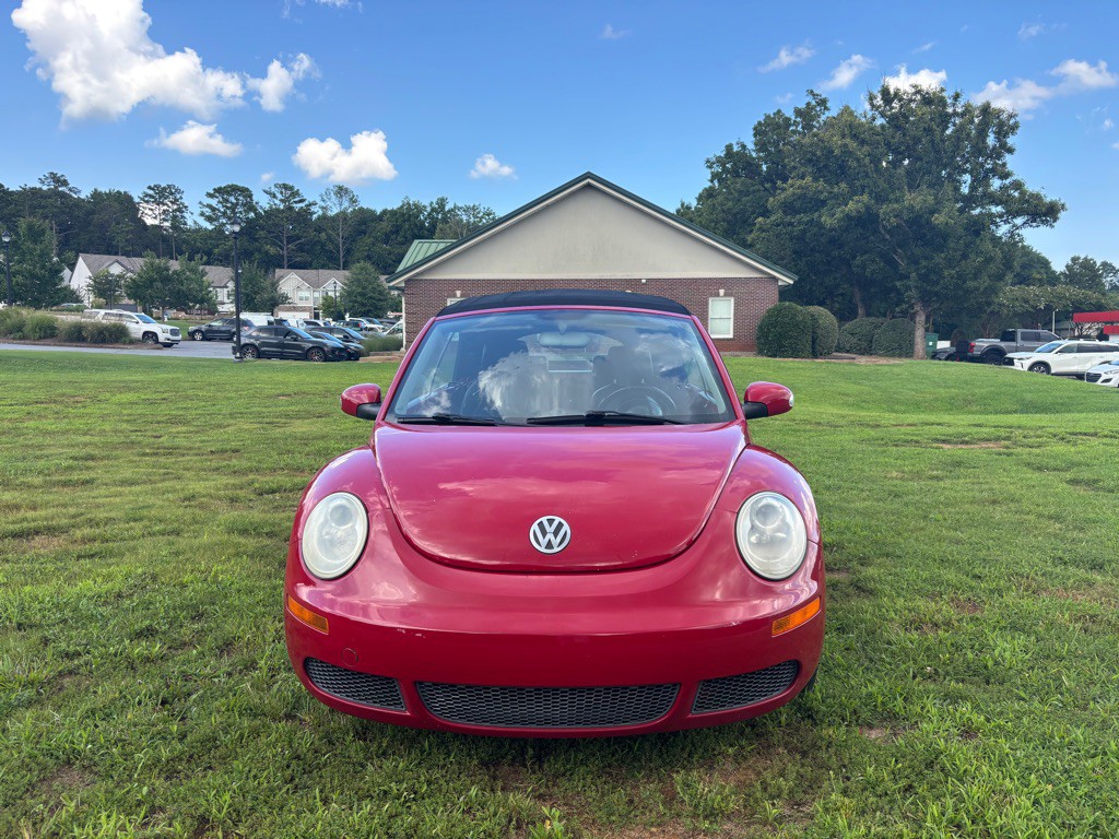 2008 Volkswagen Beetle Image 2