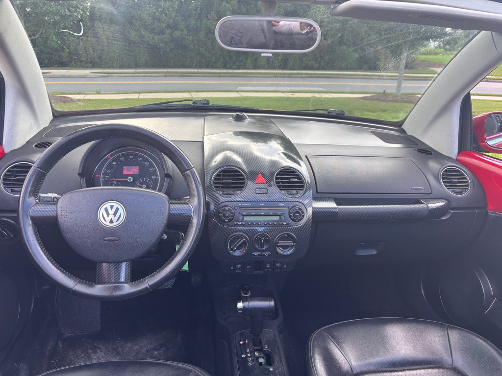2008 Volkswagen Beetle Image 4
