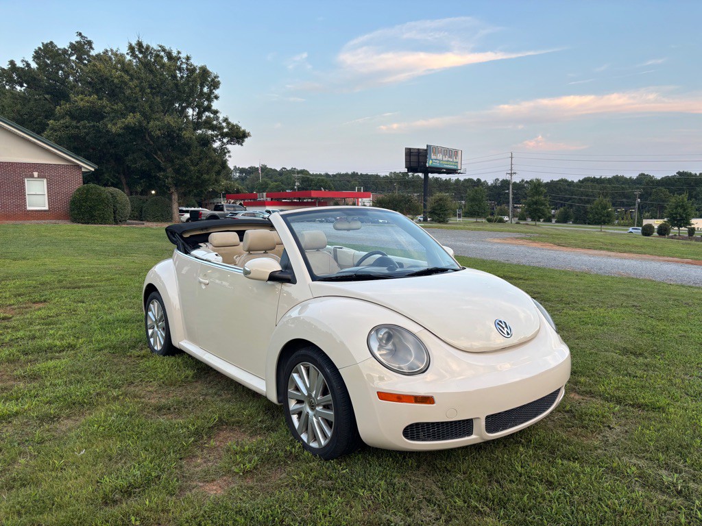 2010 Volkswagen Beetle Image 3