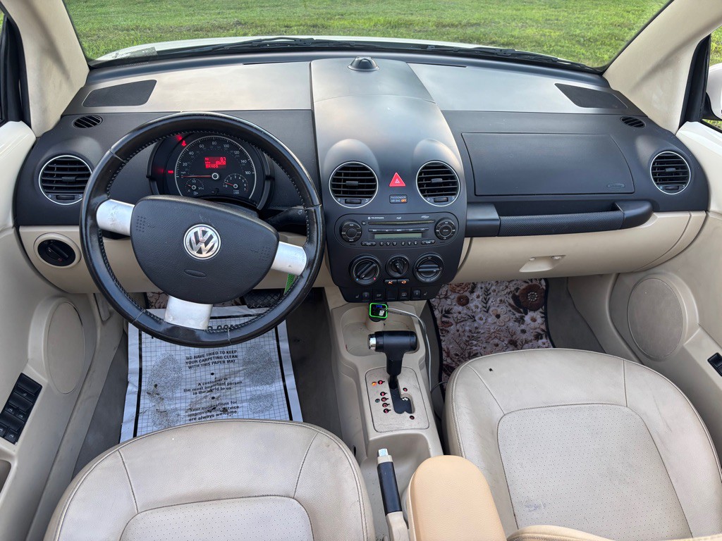 2010 Volkswagen Beetle Image 4