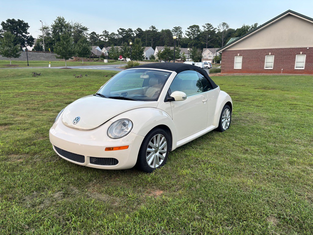 2010 Volkswagen Beetle Image 6