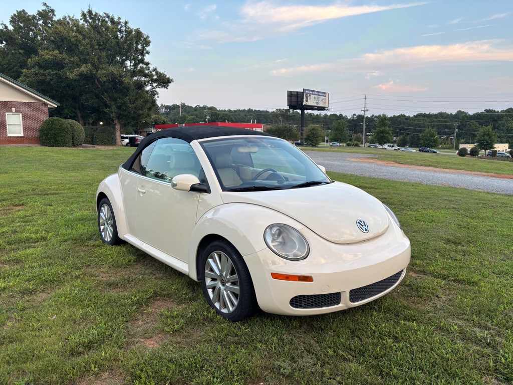 2010 Volkswagen Beetle Image 8