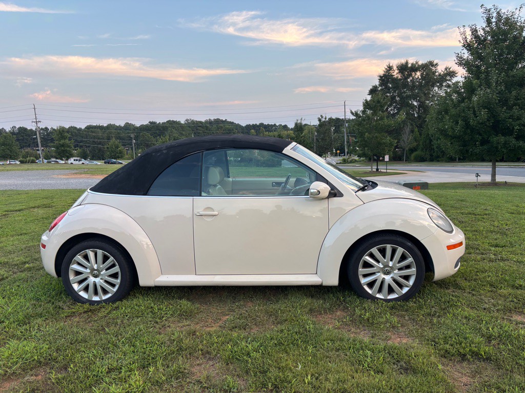 2010 Volkswagen Beetle Image 9