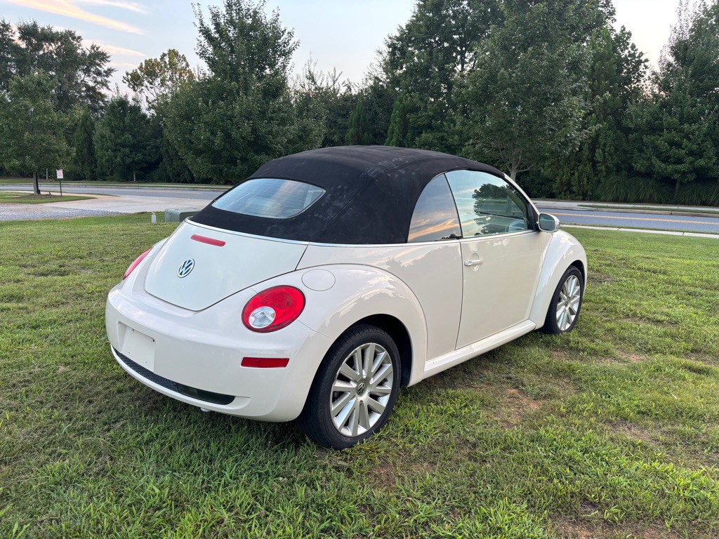 2010 Volkswagen Beetle Image 10