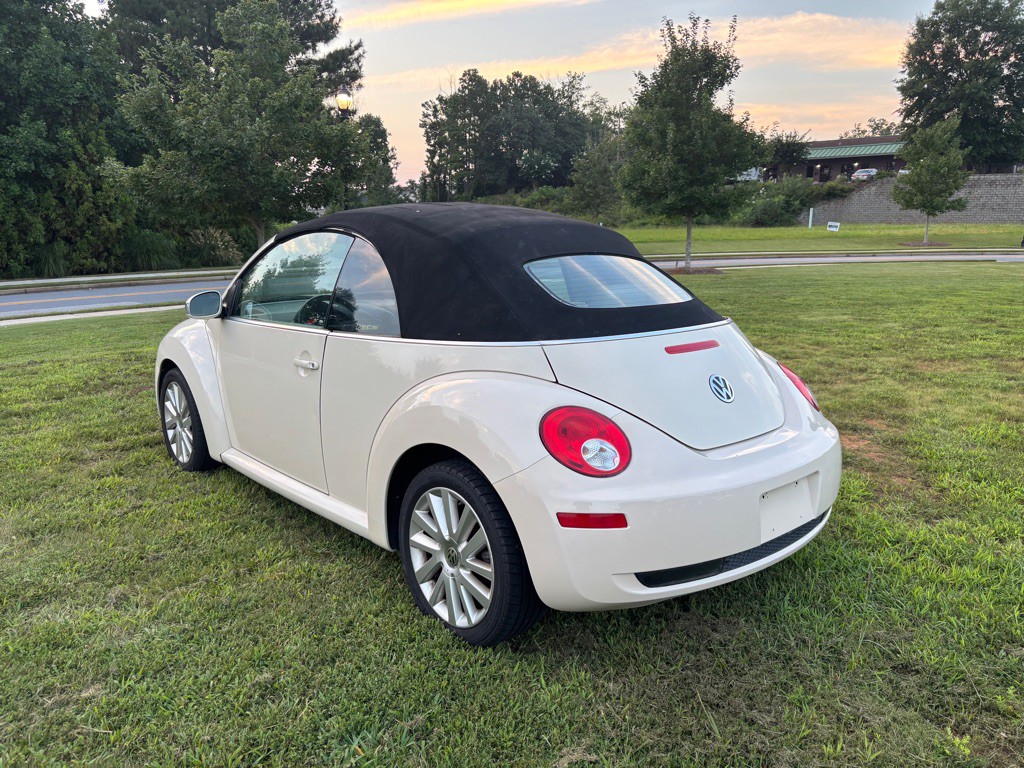 2010 Volkswagen Beetle Image 12