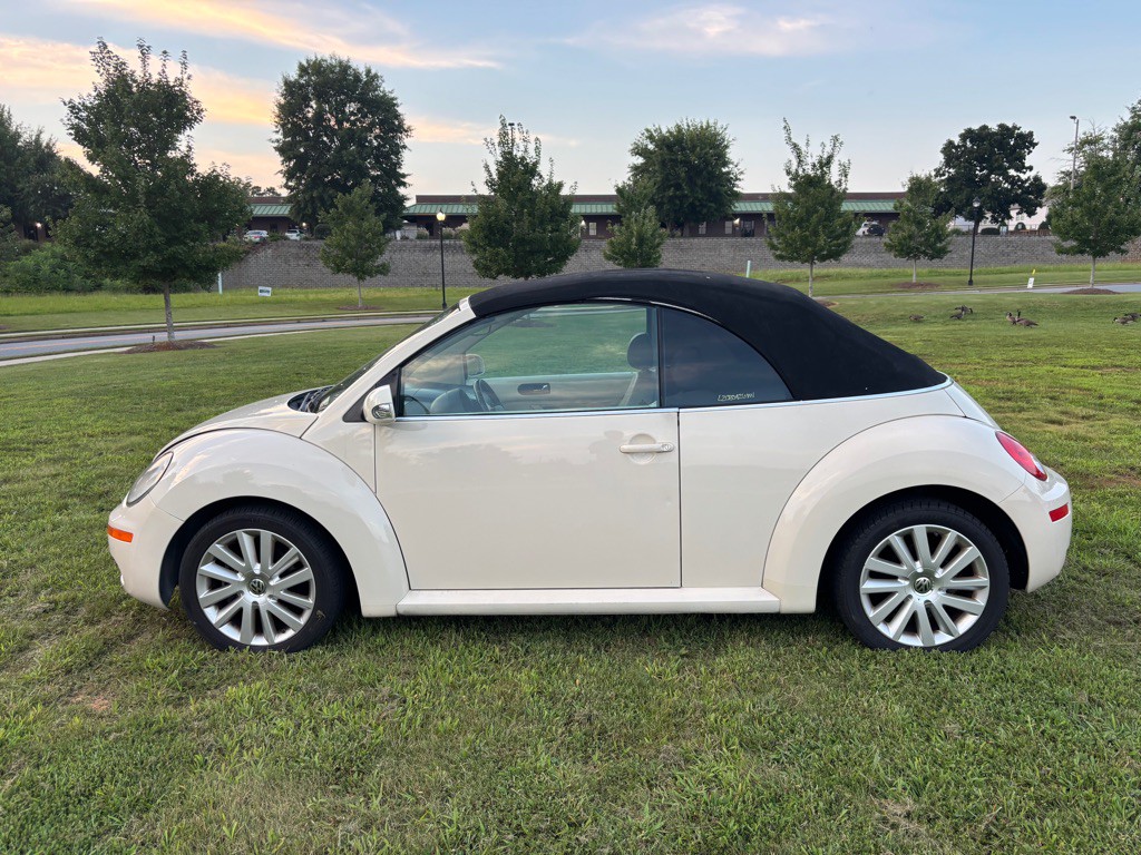 2010 Volkswagen Beetle Image 13